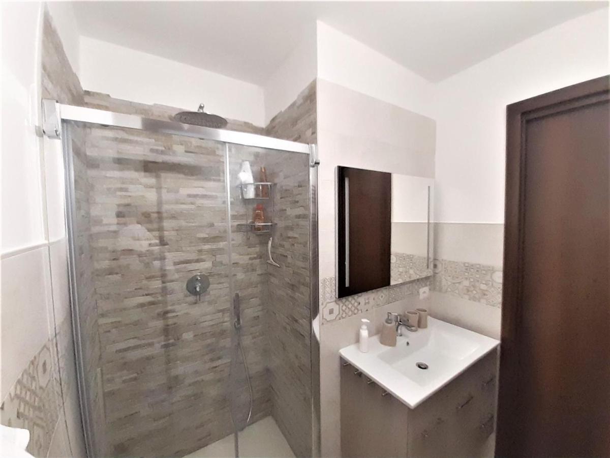 Casa MiMà: locazione turistica nel centro storico Apartamento Brindisi Exterior foto
