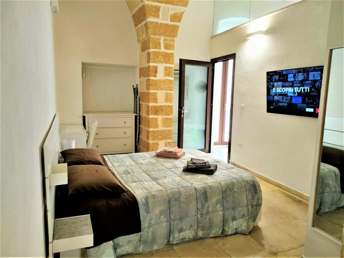 Casa MiMà: locazione turistica nel centro storico Apartamento Brindisi Exterior foto