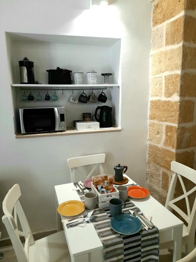 Casa MiMà: locazione turistica nel centro storico Apartamento Brindisi Exterior foto